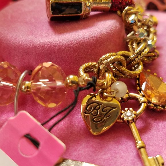 💄💋Betsey Johnson RARE & HARD TO FIND Lipstick Charm Bracelet - NWT&B💋💄 - Picture 4 of 15